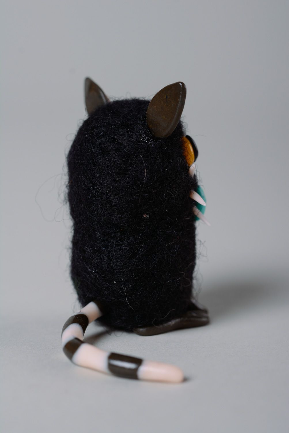 Валяная игрушка кот миниатюрная из шерсти в технике валяния фото 3
