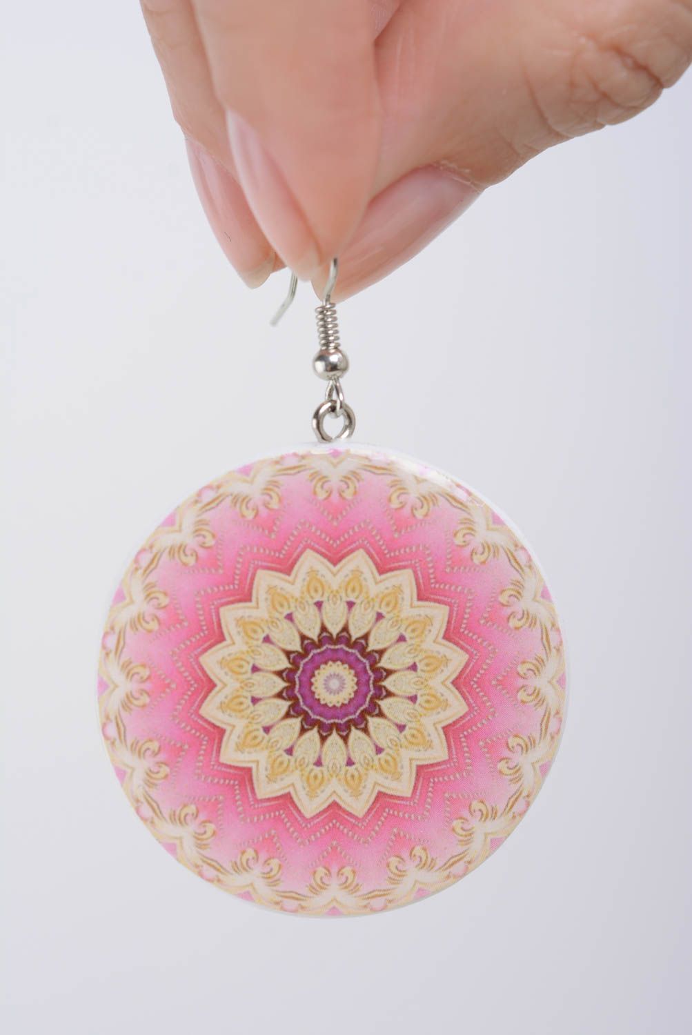Schöne rosa runde Ohrringe aus Polymerton für Frauen künstlerische Handarbeit foto 4