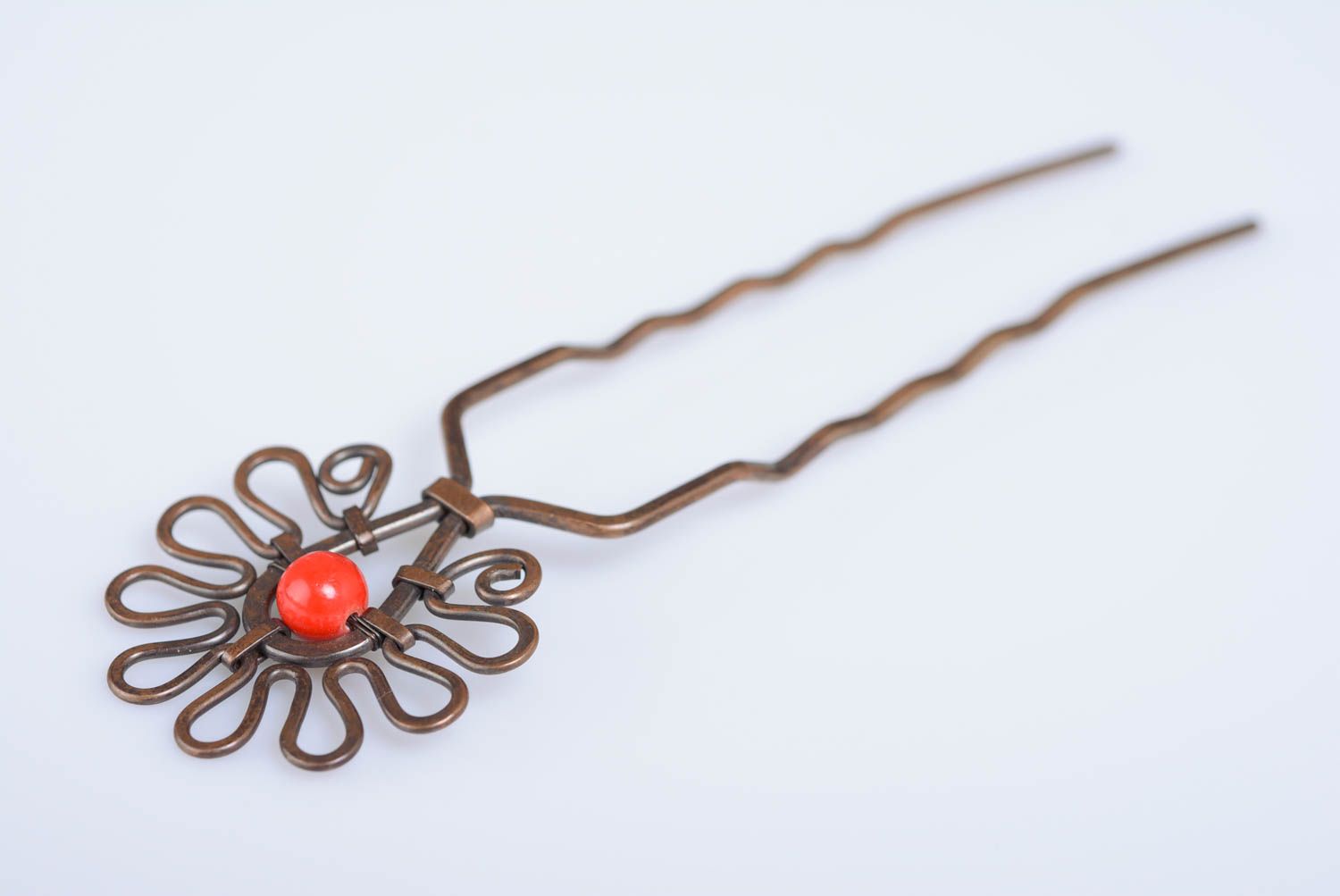 Ungewöhnliche Kupfer Doppel Haarnadel Wire Wrap mit roter Kugel für Damen foto 1