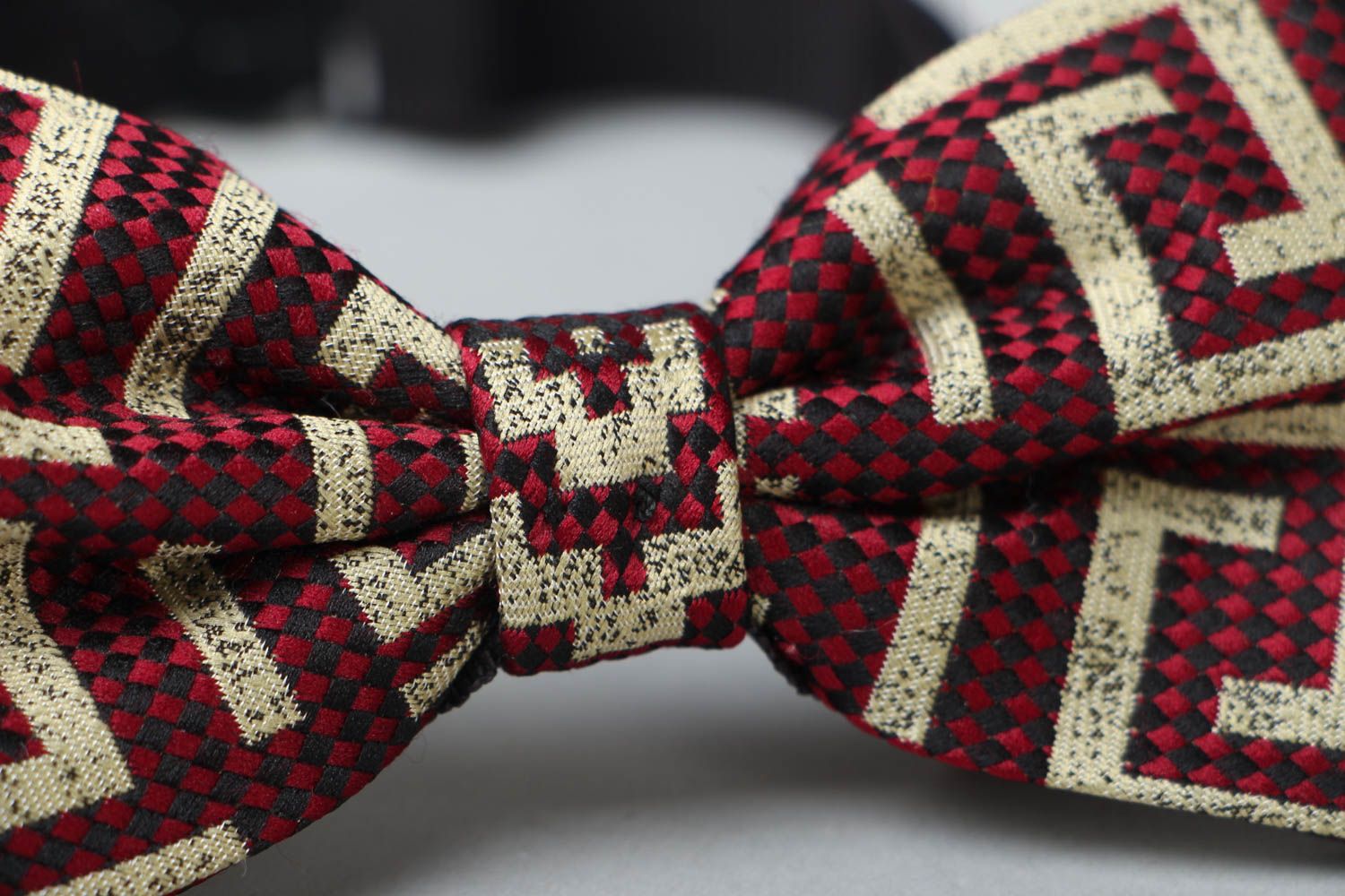 Bow tie with geometric pattern photo 3
