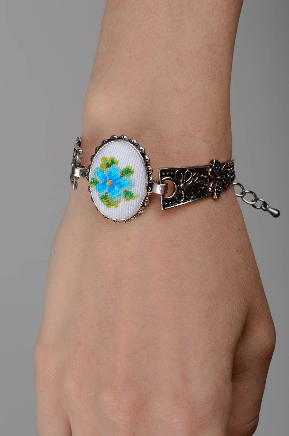 Handmade embroidered bracelet jewelry in vintage style beautiful bracelet photo 5
