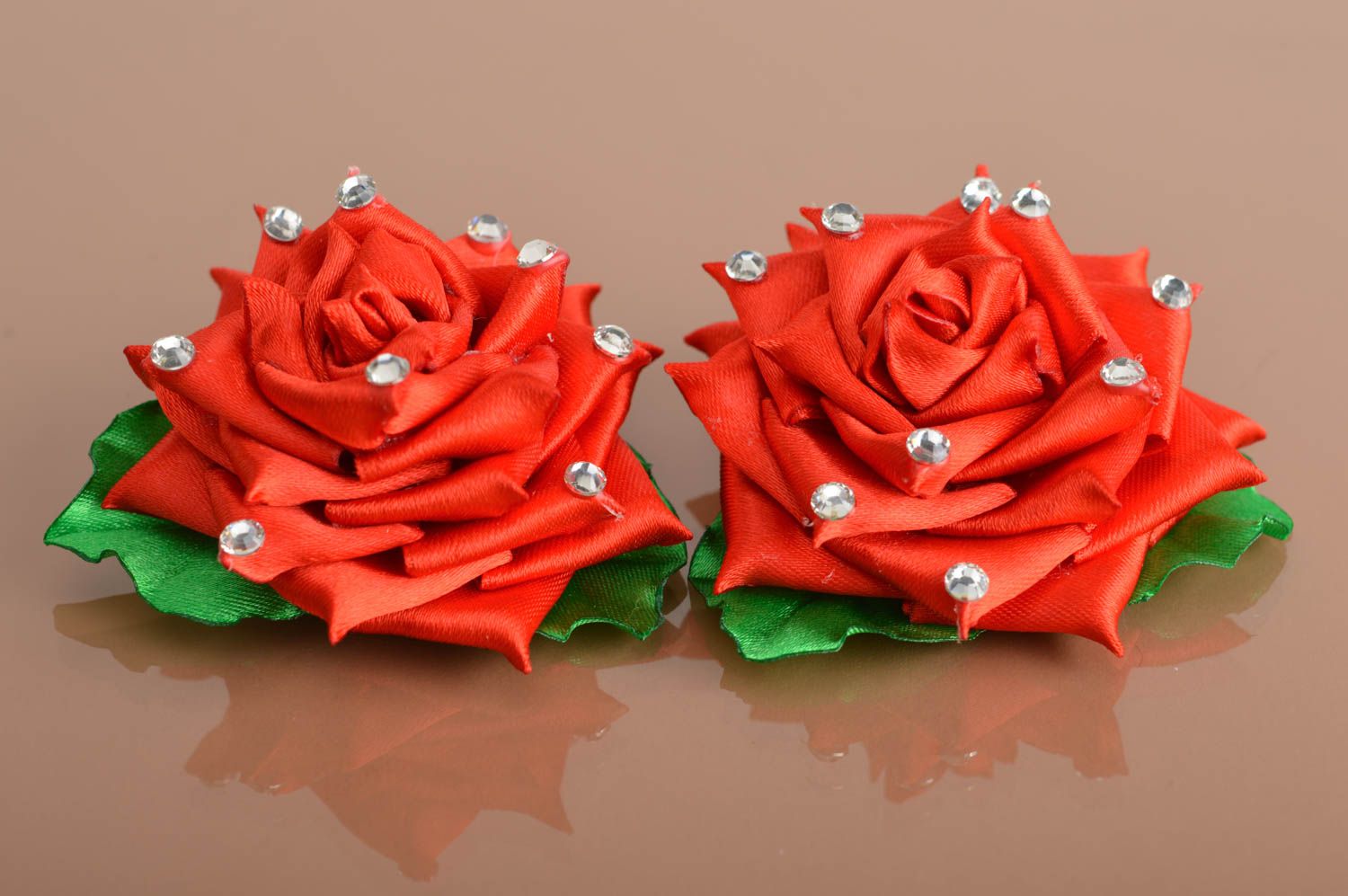 Handmade Haargummi Set mit Blume aus Atlasbändern 2 Stück für kleine Modedamen foto 3