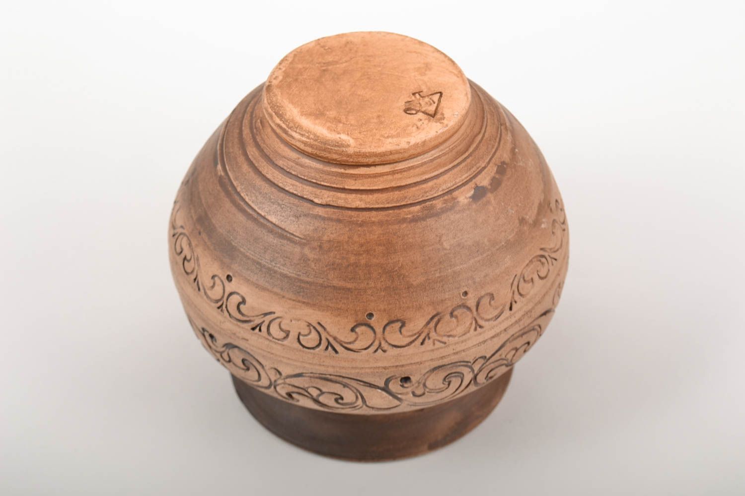 Pot en argile fait main marron avec ornements pour cuire des plats au four photo 4