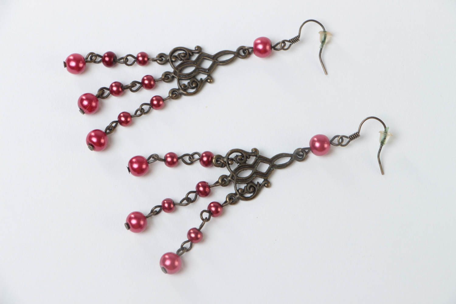 Handmade Designer Schmuck lange Ohrringe Accessoire für Frauen mit roten Perlen foto 2