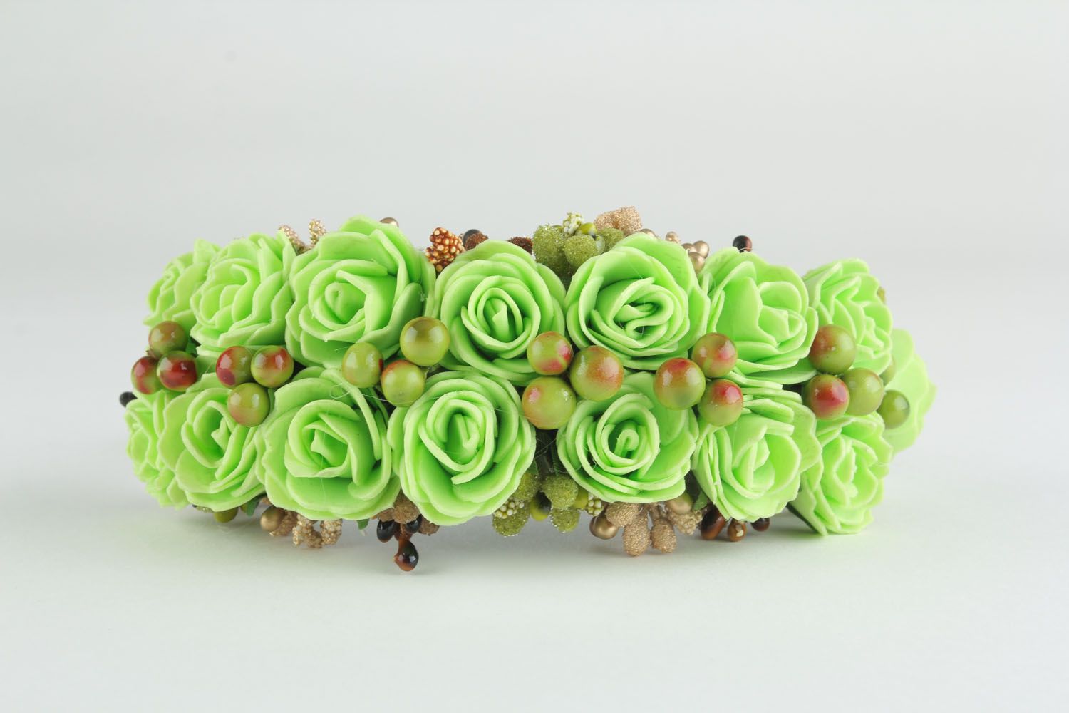Headband with flowers and berries Green Roses photo 1