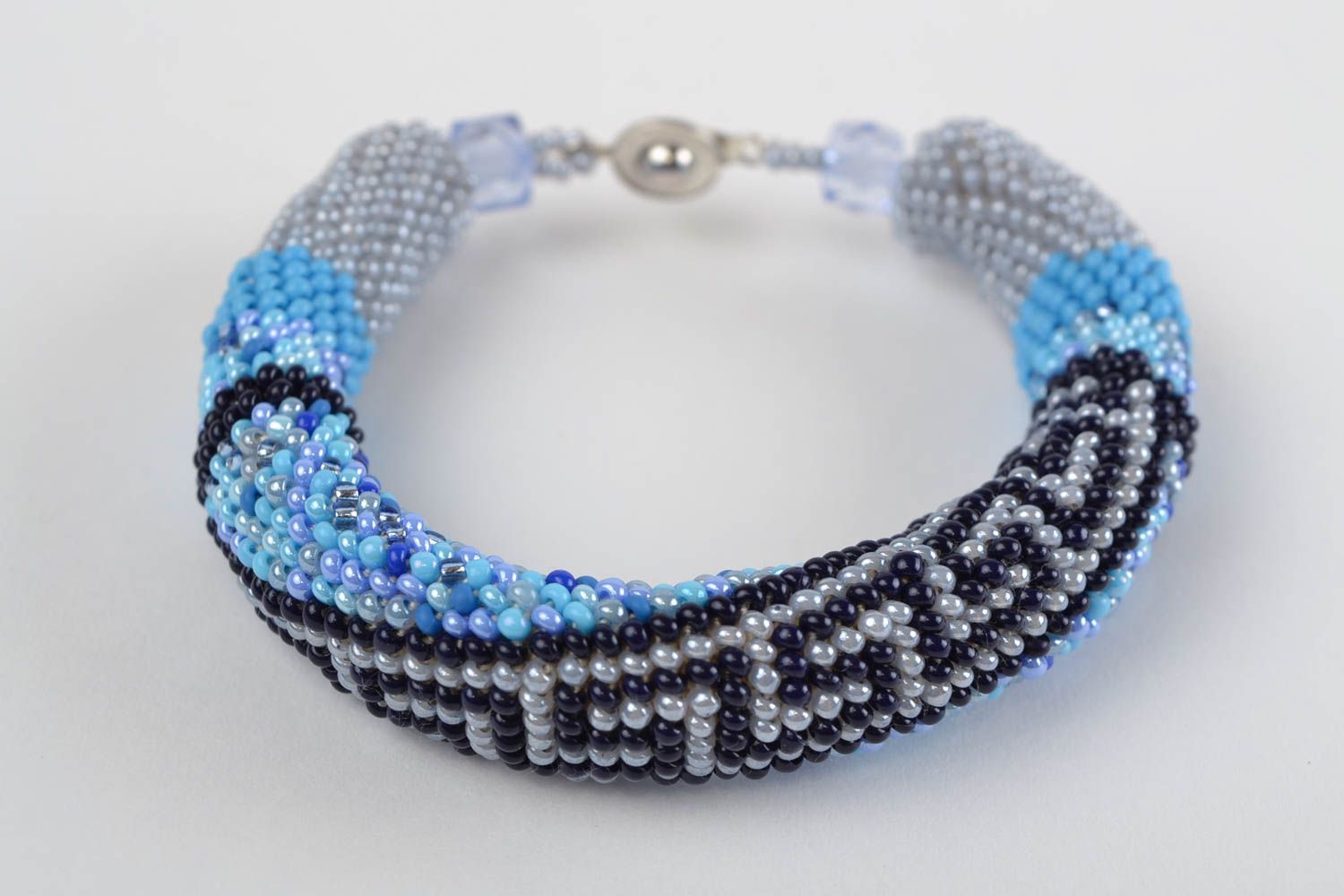 Bracelet spirale Bijou fait main bleu au motif géométrique Cadeau femme photo 2