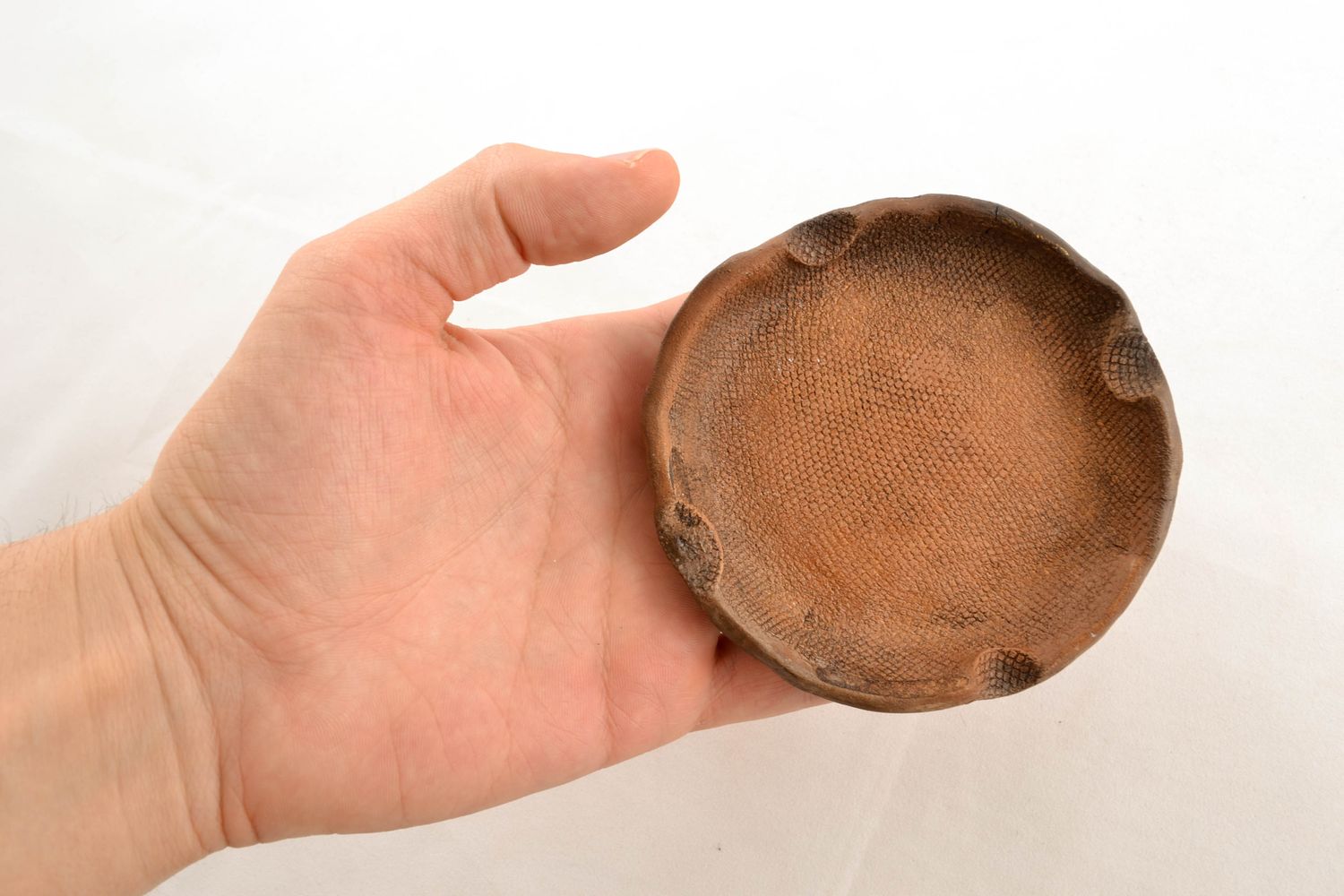 Portacenere in ceramica fatto a mano souvenir in terracotta per fumatori foto 1