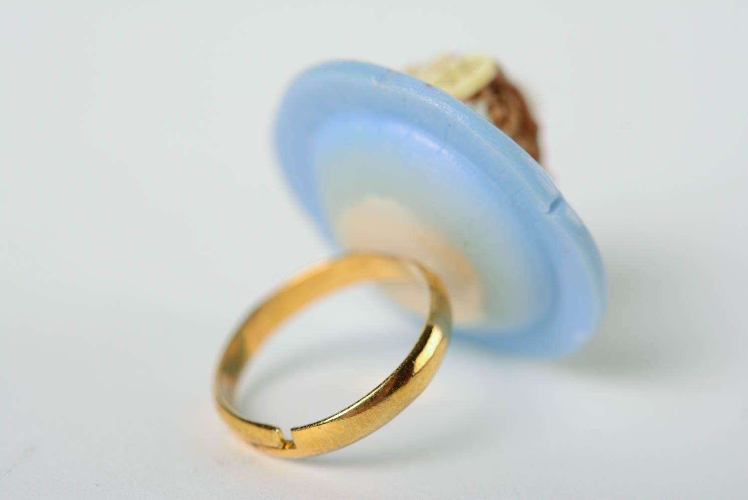 Schöner handmade Ring aus Polymer Ton Damen Schmuck in Form von Torte  foto 3