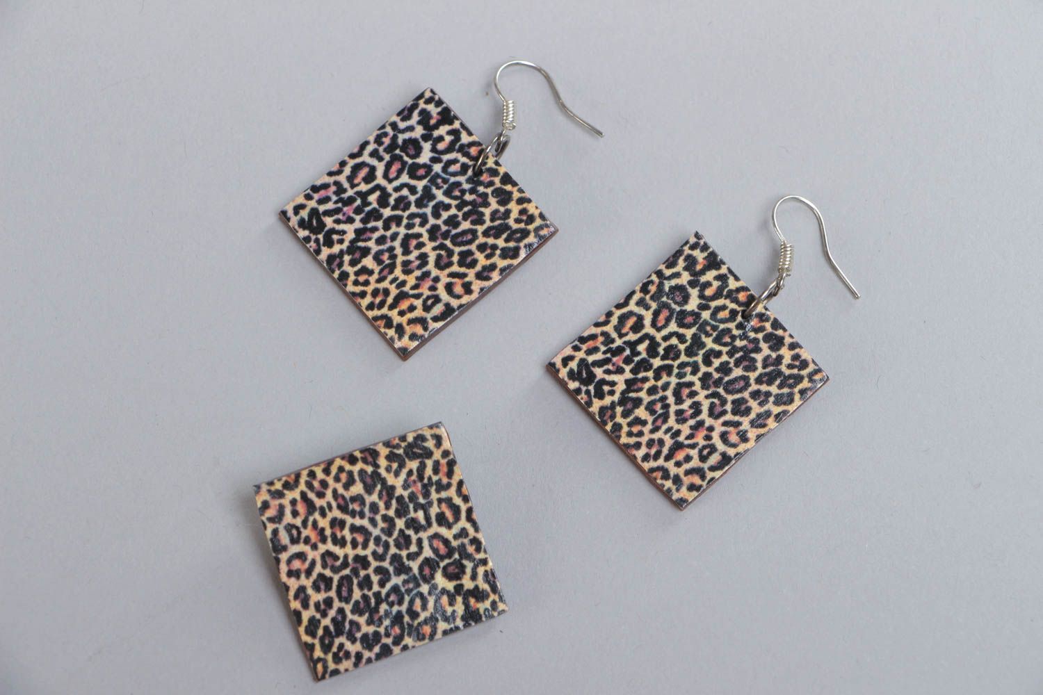 Handmade plastic jewelry set 2 pieces earrings and brooch with leopard print photo 2