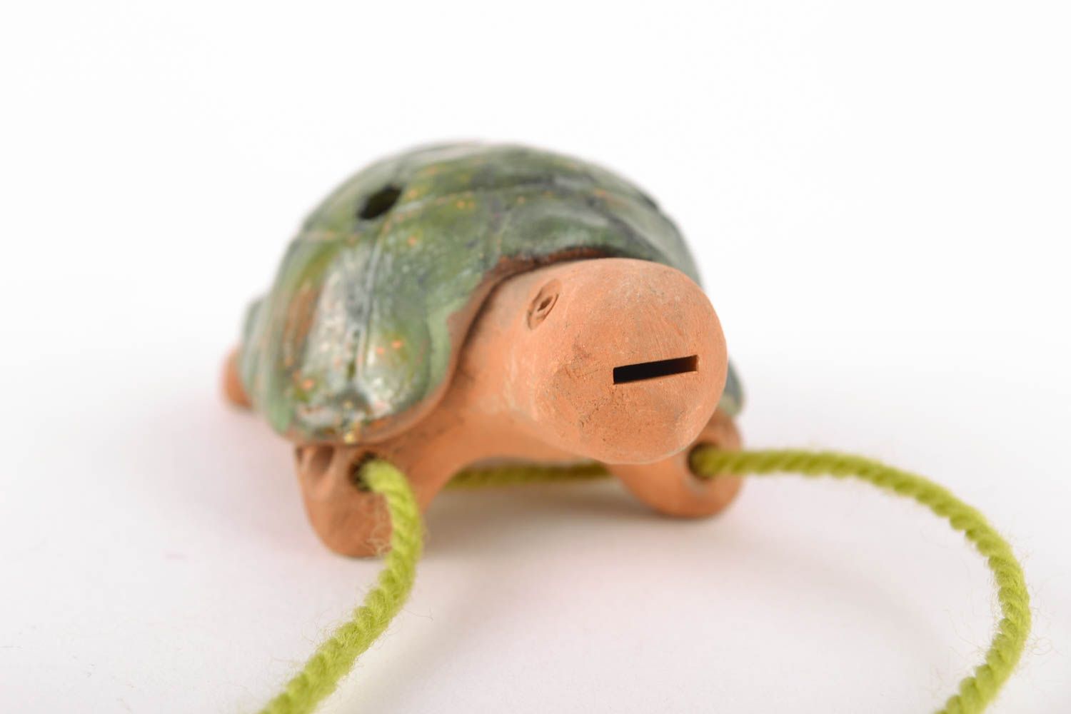 Sifflet en terre cuite en forme de tortue vert fait main original pour enfant photo 3