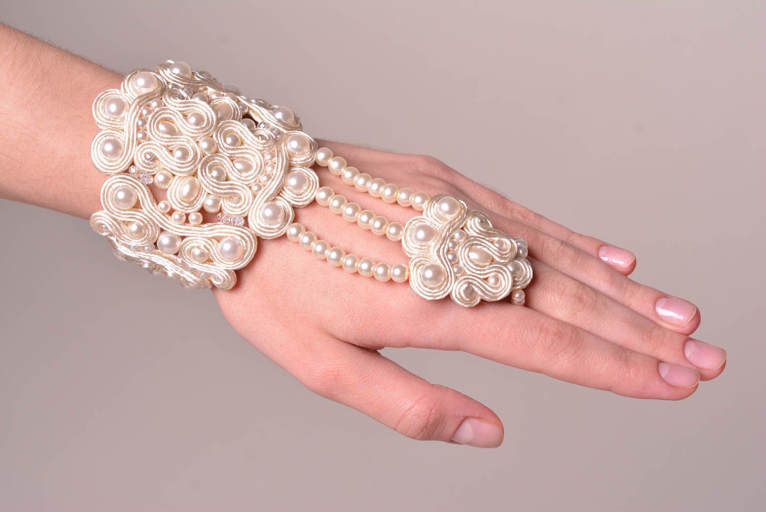 Bracelet textile Bijou fait main soutache clair de créateur Accessoire original photo 2