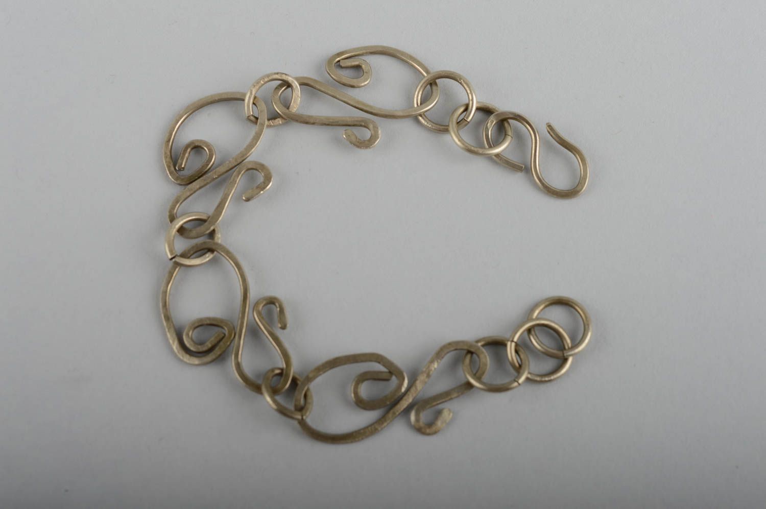 Bracciale in metallo fatto a mano accessorio originale braccialetto di moda foto 2