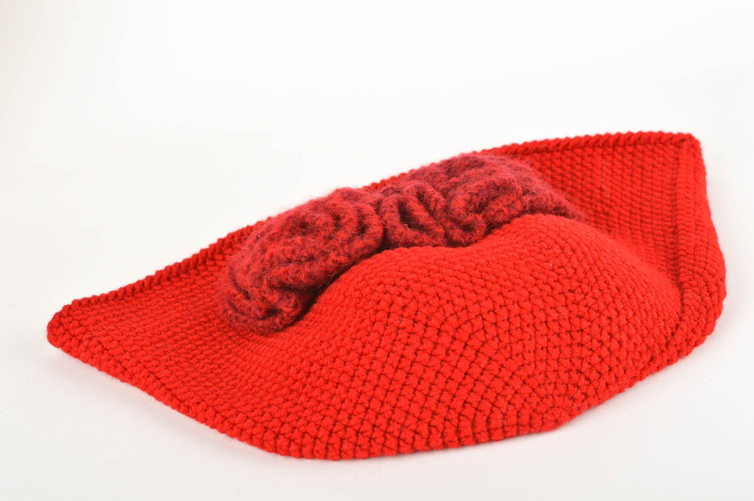 Красная зимняя шапка ручной работы вязаная шапка авторская теплая шапка фото 2