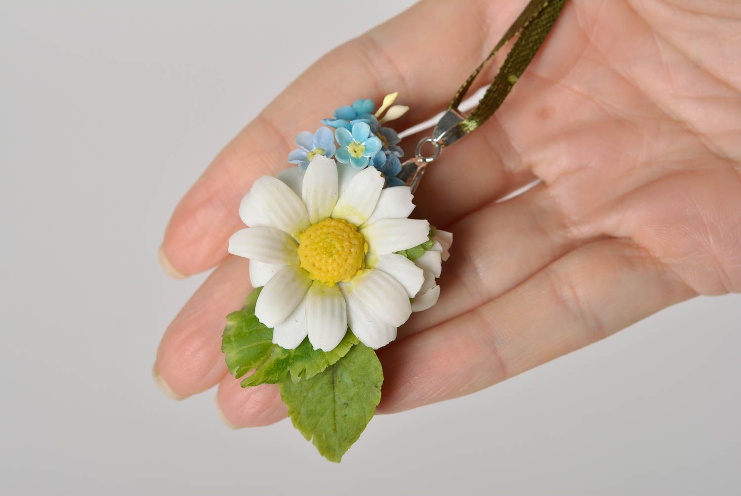 Handmade polymer clay floral pendant necklace chamomile and forget-me-nots photo 4