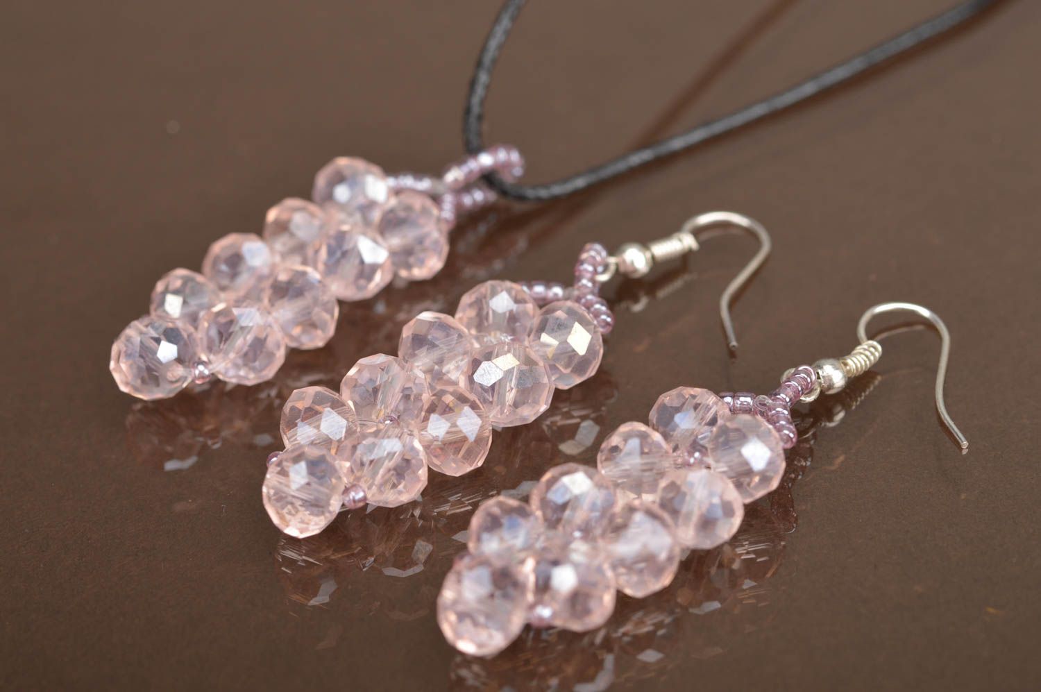 Handmade designer jewelry set pink beaded earrings and pendant with crystal photo 1