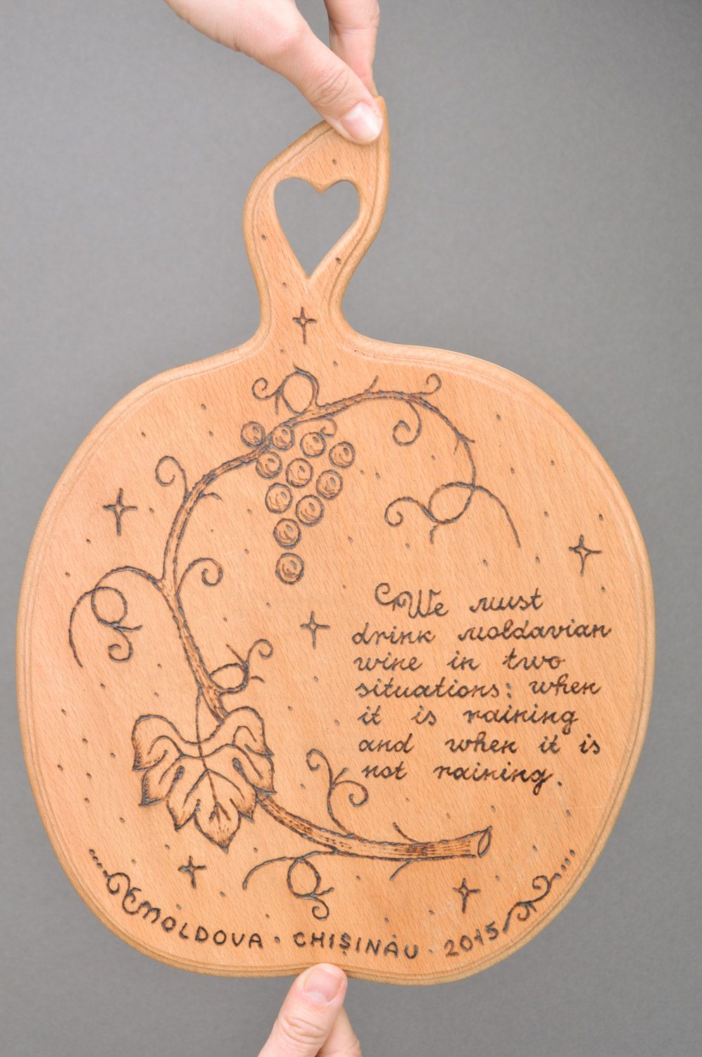 Handmade round light wooden kitchen chopping board decorated with pyrography photo 3
