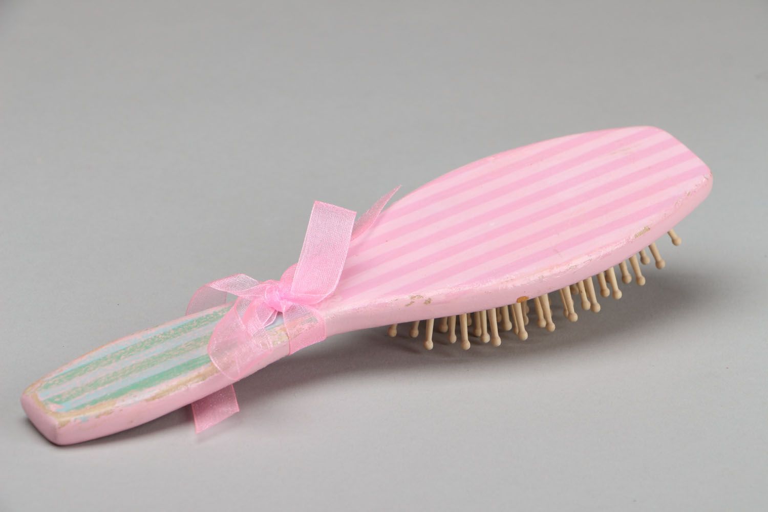 Brosse à cheveux en bois rose technique serviettage photo 2