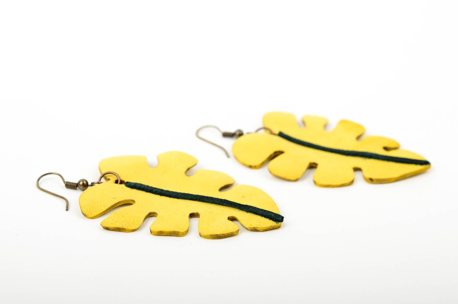 Серьги из кожи ручной работы дизайнерское украшение серьги с подвесками желтые фото 3