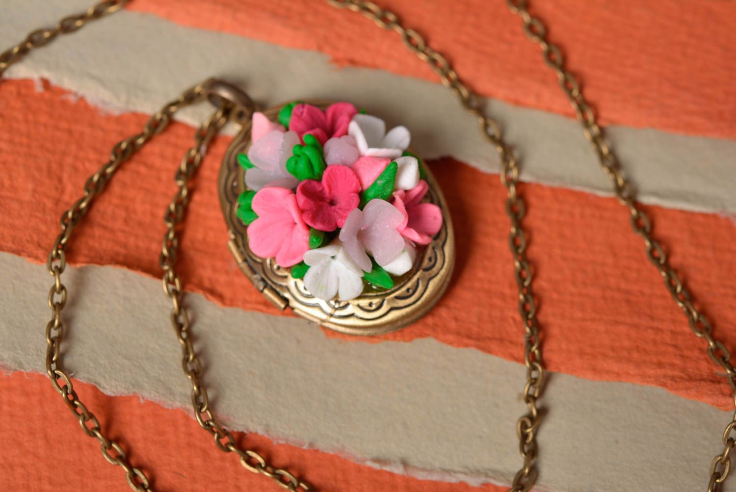 Nice handmade designer locket pendant with plastic flowers on metal chain photo 1