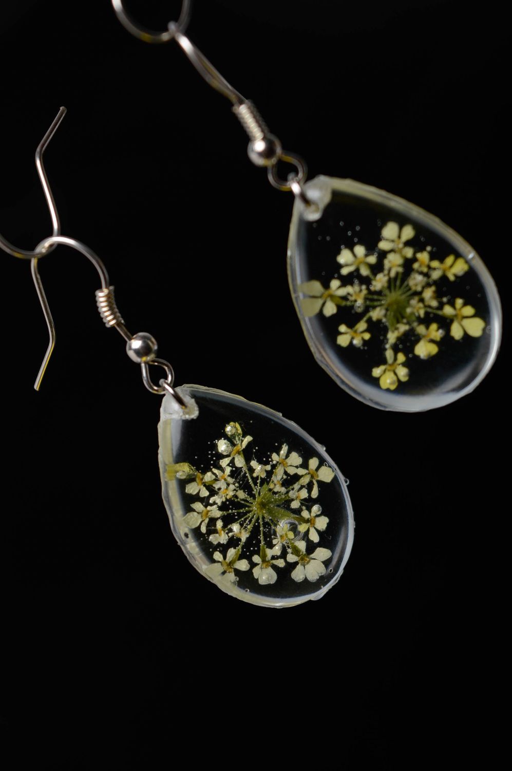 Earrings with real wildflowers coated with epoxy photo 2