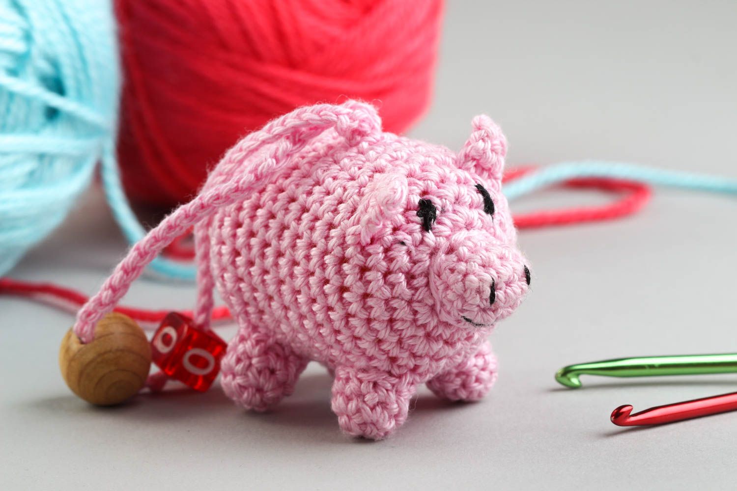 Hochet bébé Jouet éveil fait main cochon tricoté rose coton Cadeau enfant photo 1
