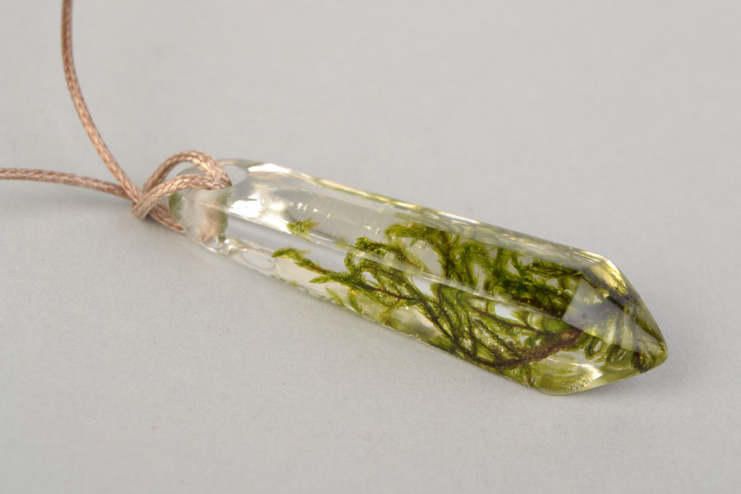 Handmade transparent neck pendant with real moss coated with epoxy photo 4