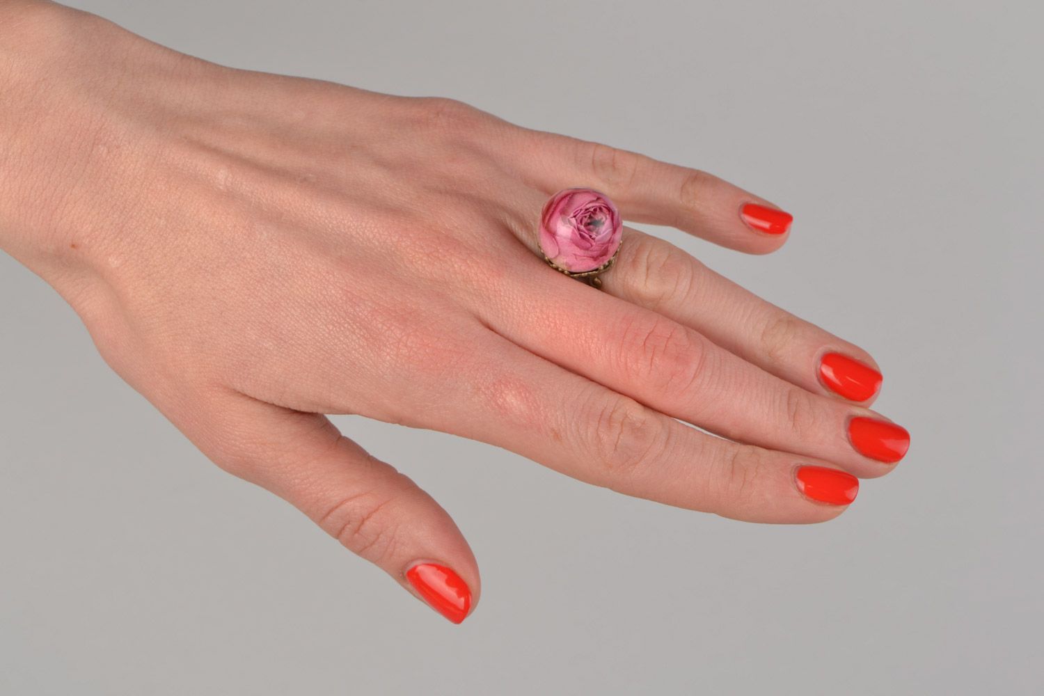 Perforated pink handmade botanical ring with rose bud coated with epoxy photo 2