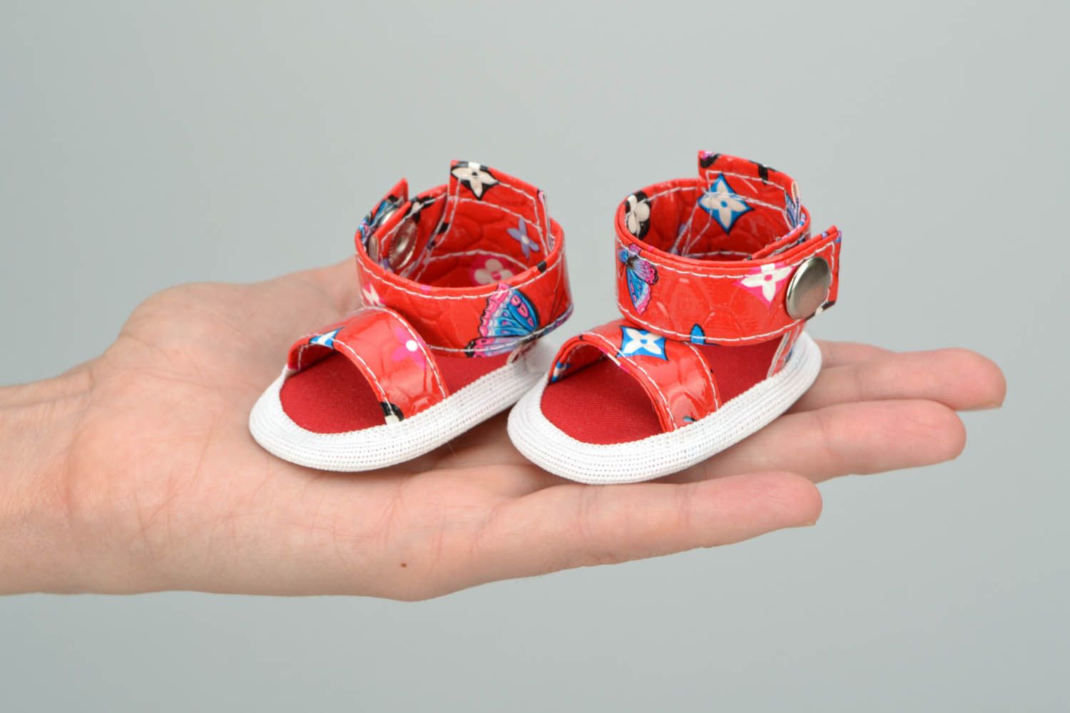 Sandálias vermelhas de boneca sapatinhos de boneca feitos à mão  foto 2