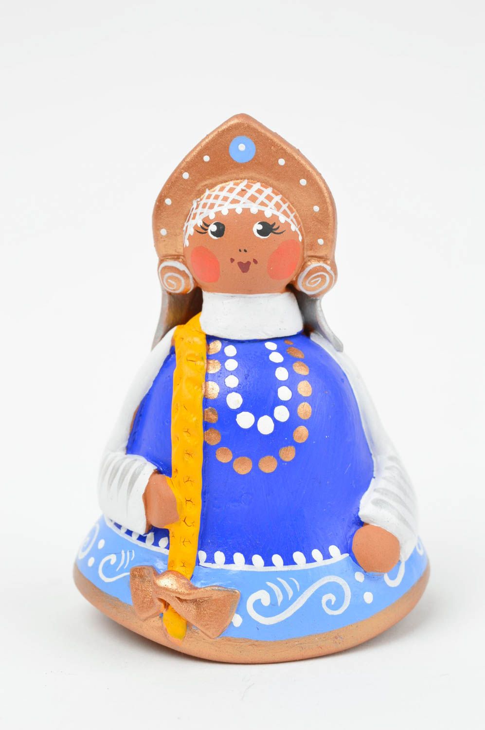 Синий глиняный колокольчик в виде девицы ручной работы расписанный красками фото 2