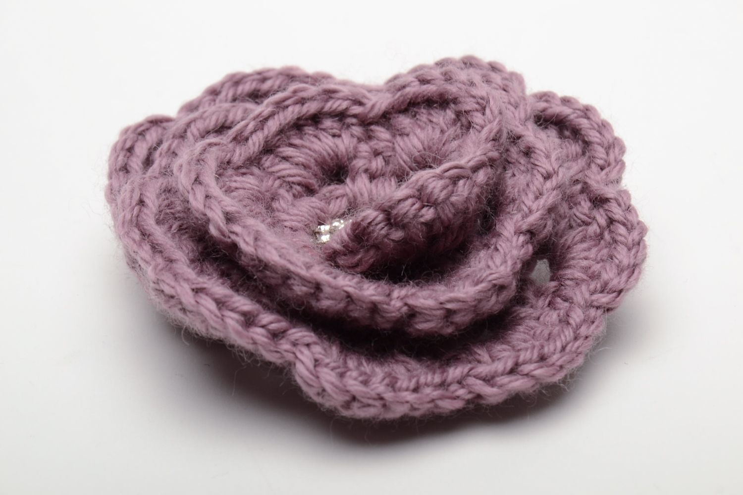 Broche fleur tricotée en laine faite main photo 4