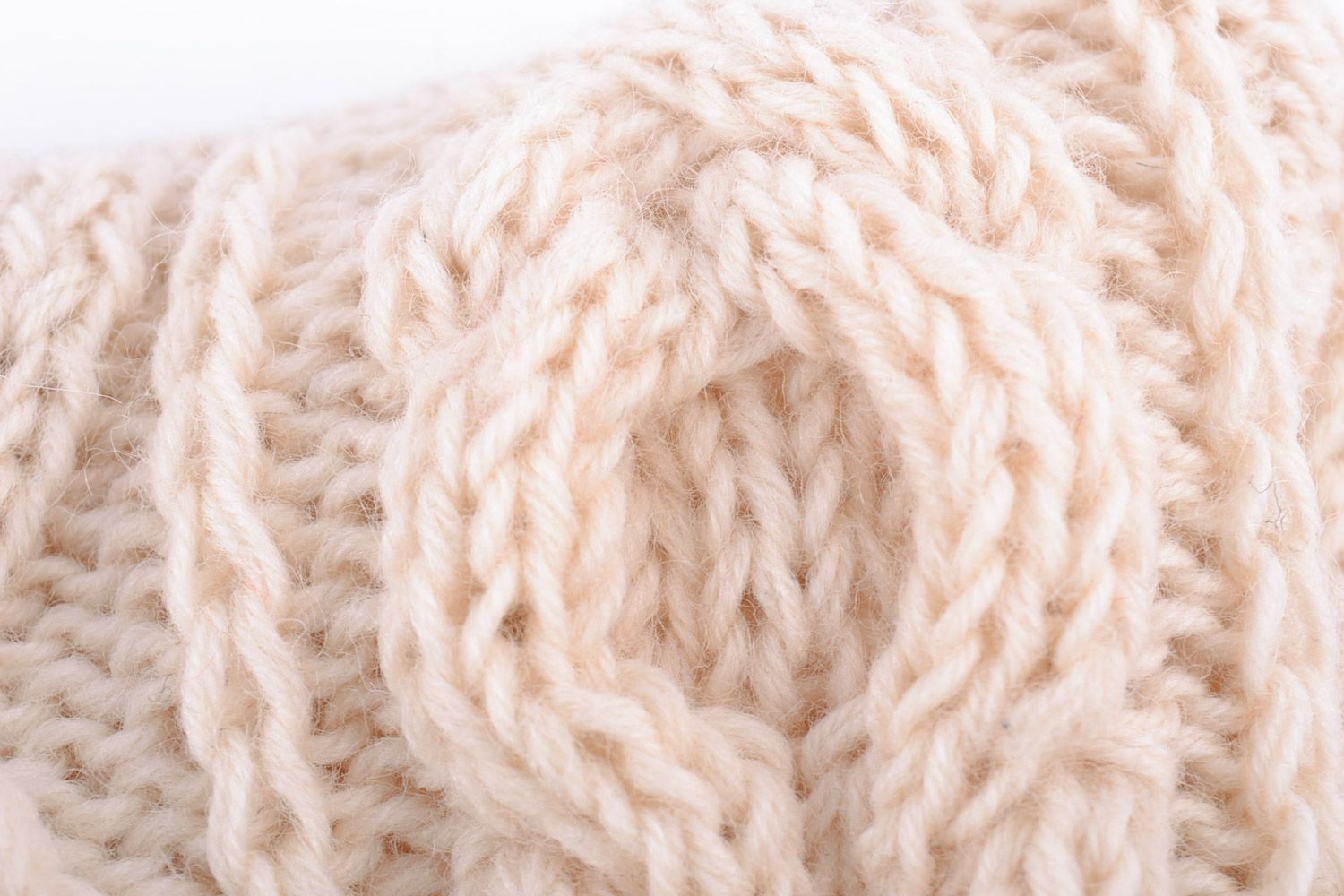 Deux housses de coussins tricotées en mi-laine beiges faites à la main photo 4