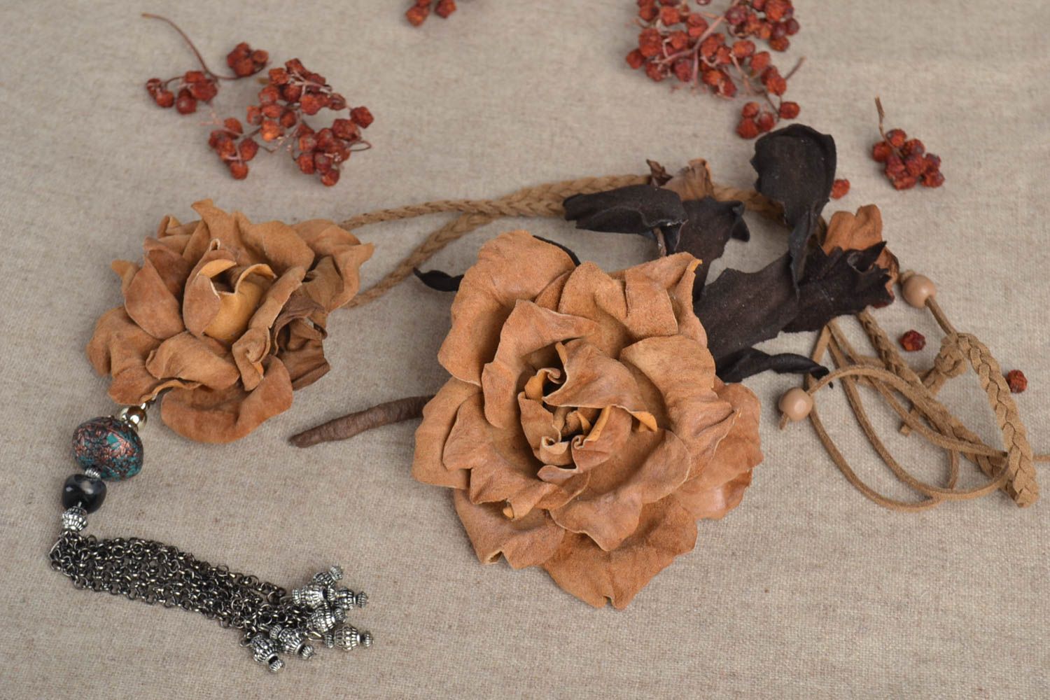 Handmade Damen Schmuck Set Halskette mit Anhänger Schmuck Brosche aus Naturleder foto 1