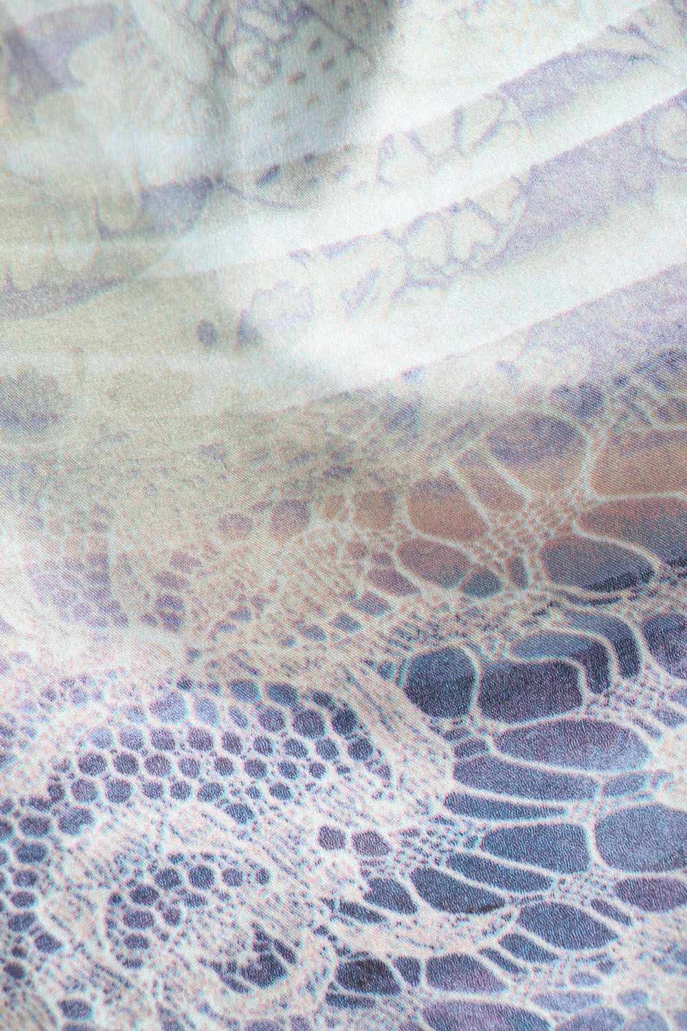 Pañuelo de seda hecho a mano foto 2