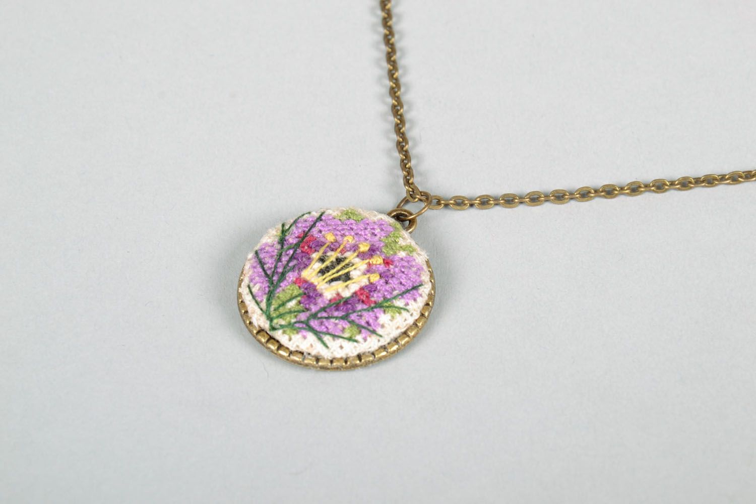 Embroidered pendant photo 3
