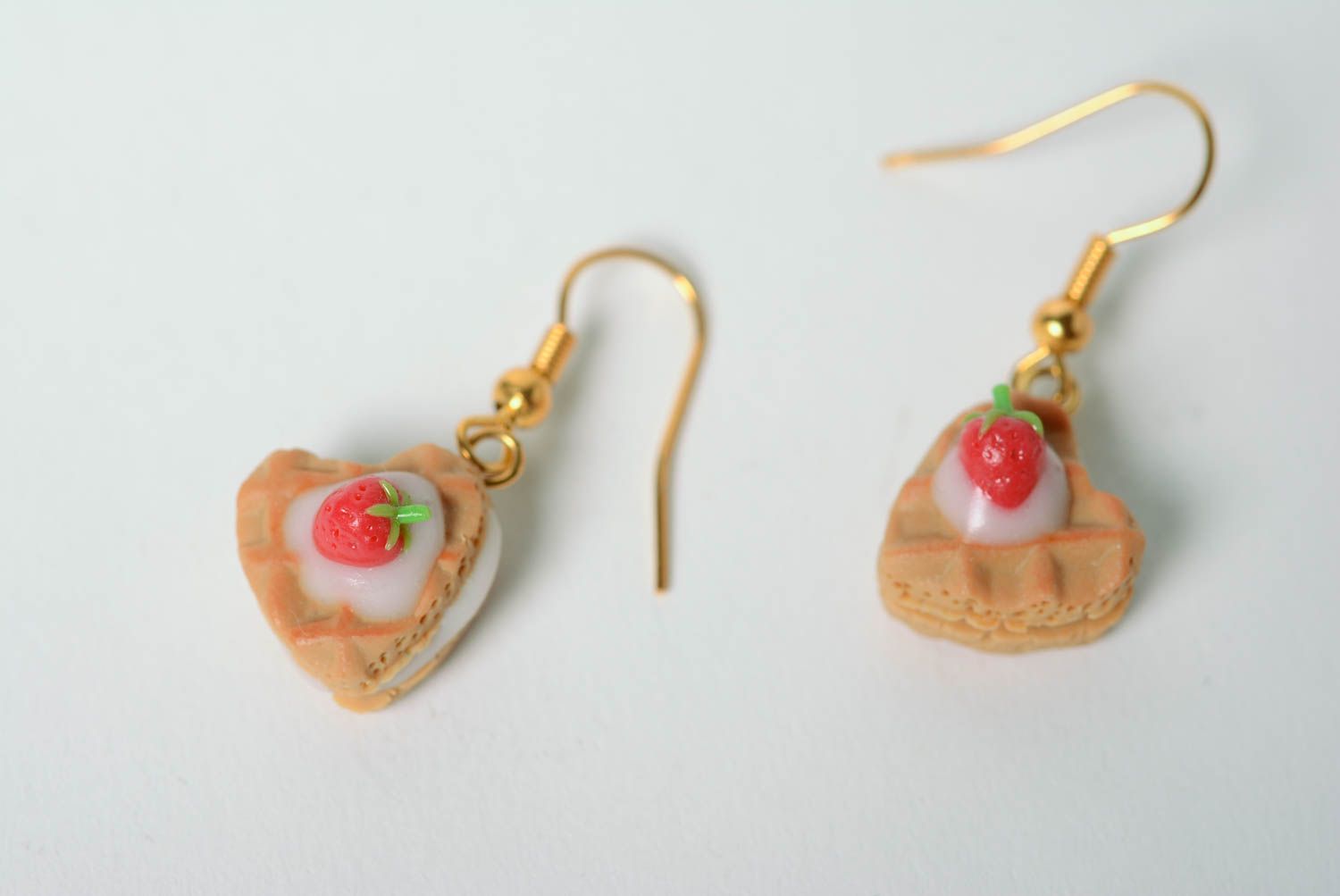 Handmade polymer clay colorful dangling earrings tiny heart-shaped cakes photo 3