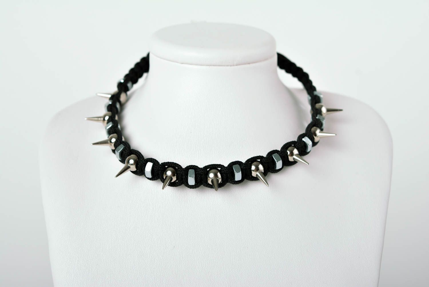 Украшения с шипами ручная работа комплект браслет из шнура ожерелье с шипами фото 4