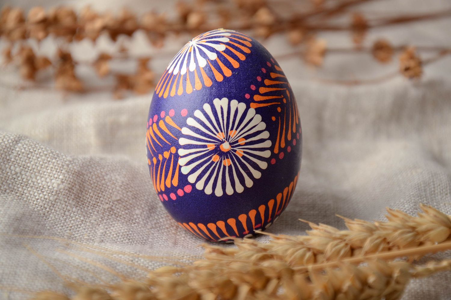 Расписное яйцо в технике лемковской росписи  фото 1