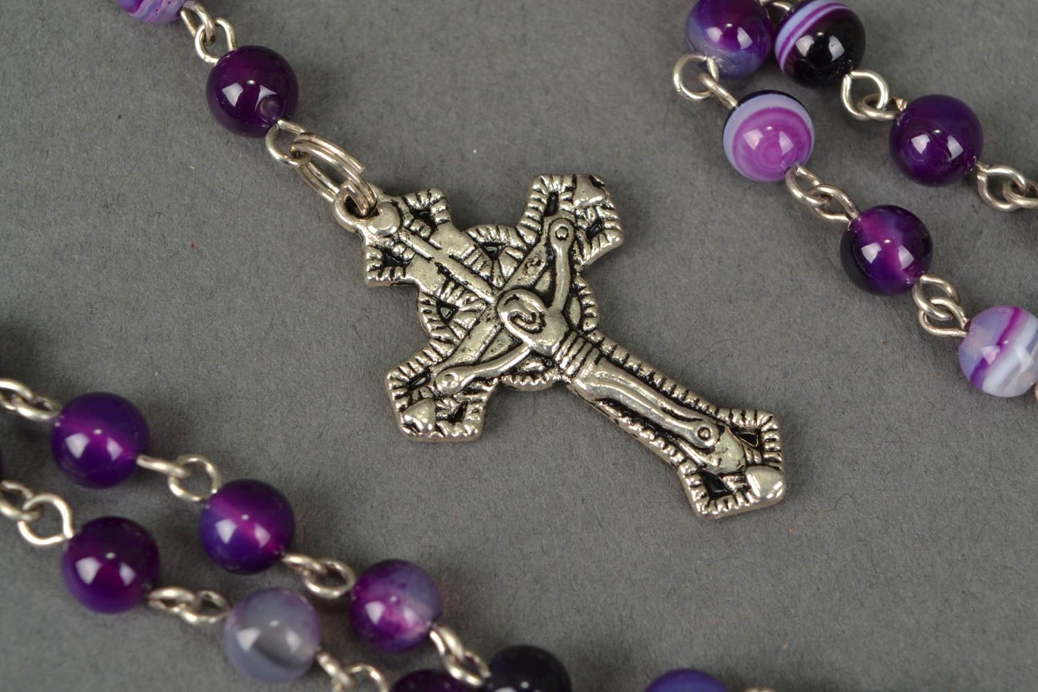 Handmade Halskette aus Steinen mit Kreuz foto 2