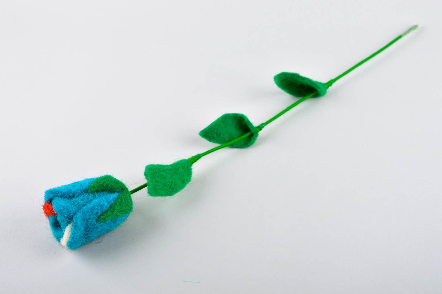 Искусственный цветок ручной работы цветок из шерсти валяный цветок голубая роза фото 7