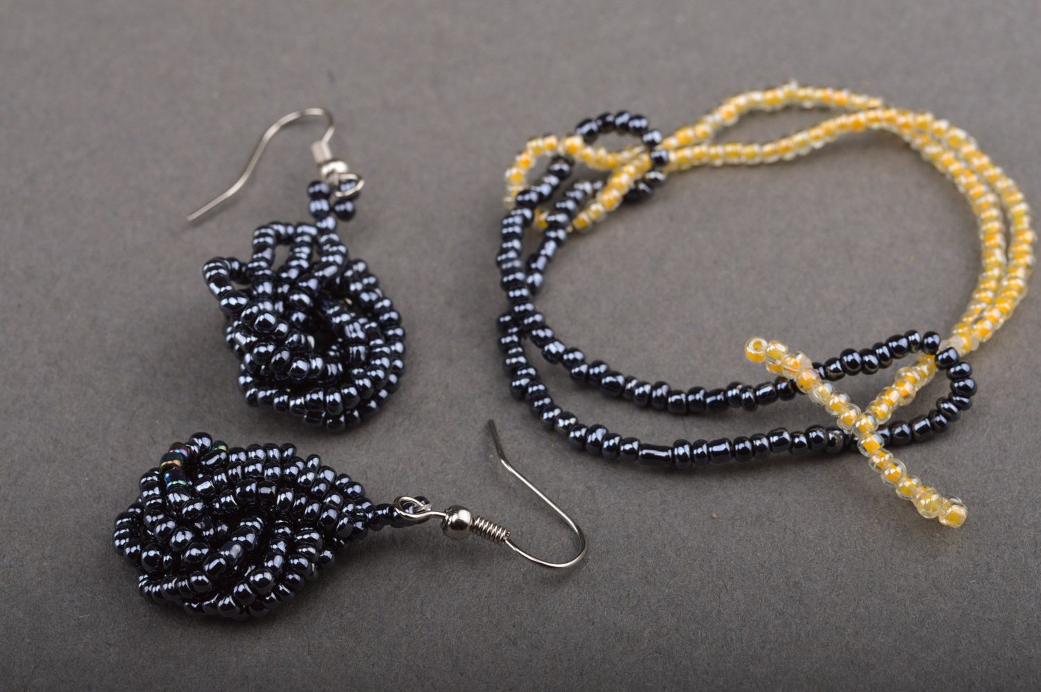 Handmade evening jewelry set black beaded dangle earrings and thin bracelet photo 2