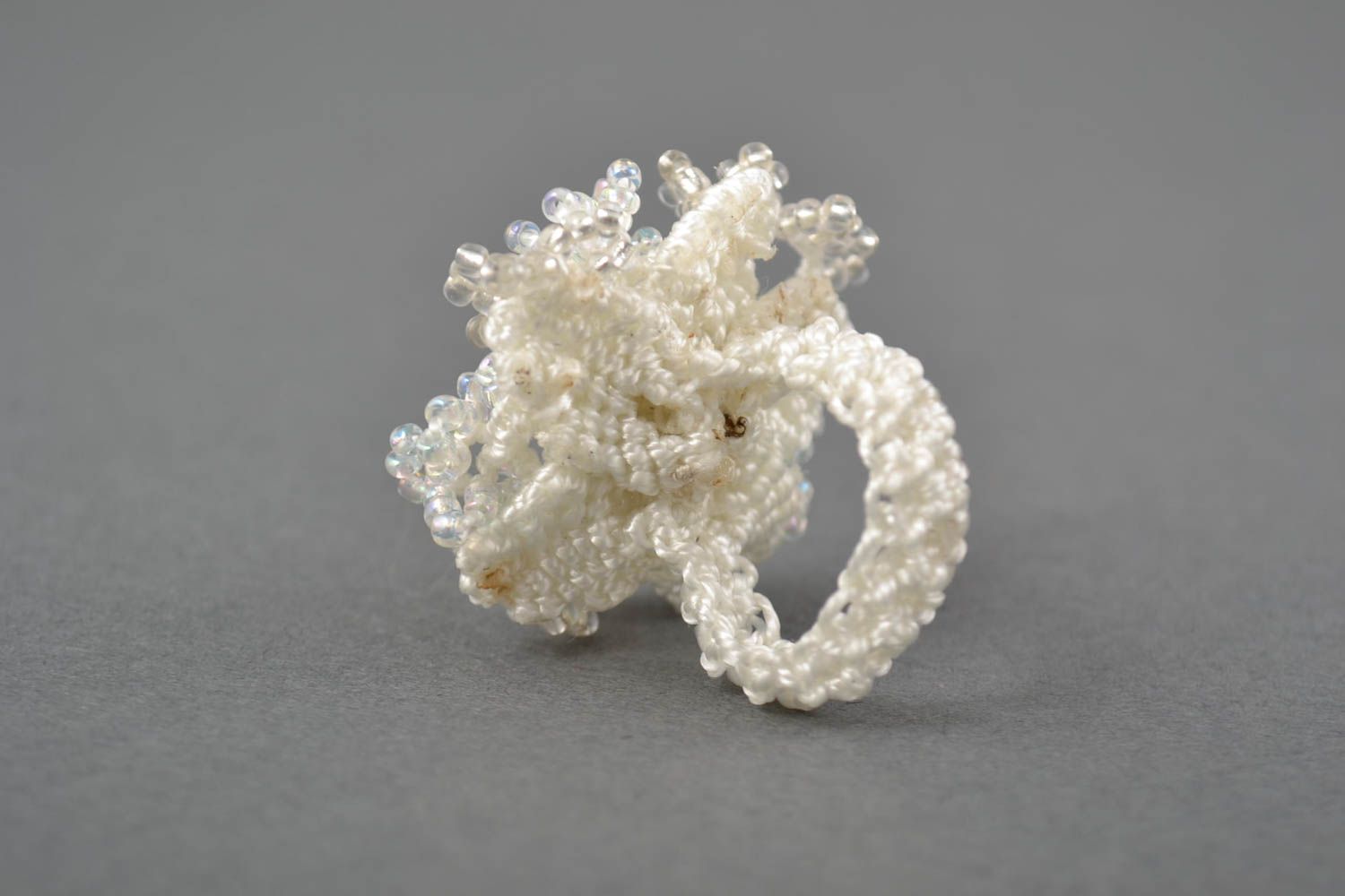 Handmade Blumen Ring in Weiß Damen Modeschmuck Accessoire für Frauen Rocailles foto 1