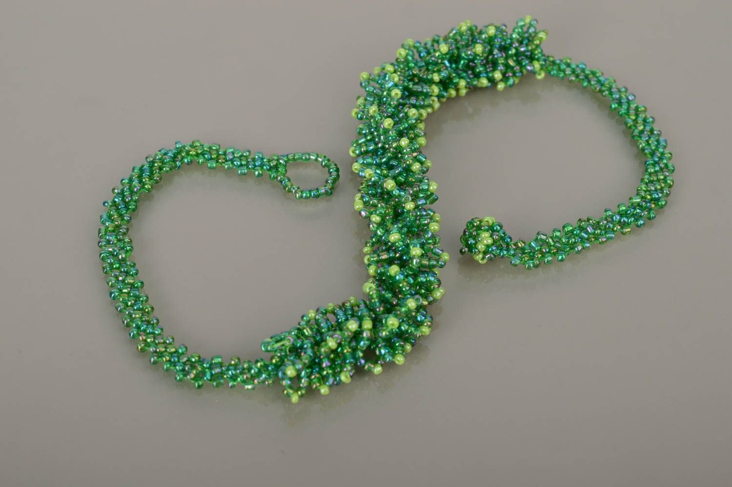 Украшение ручной работы зеленое колье из бисера ожерелье из бисера Ежик фото 3