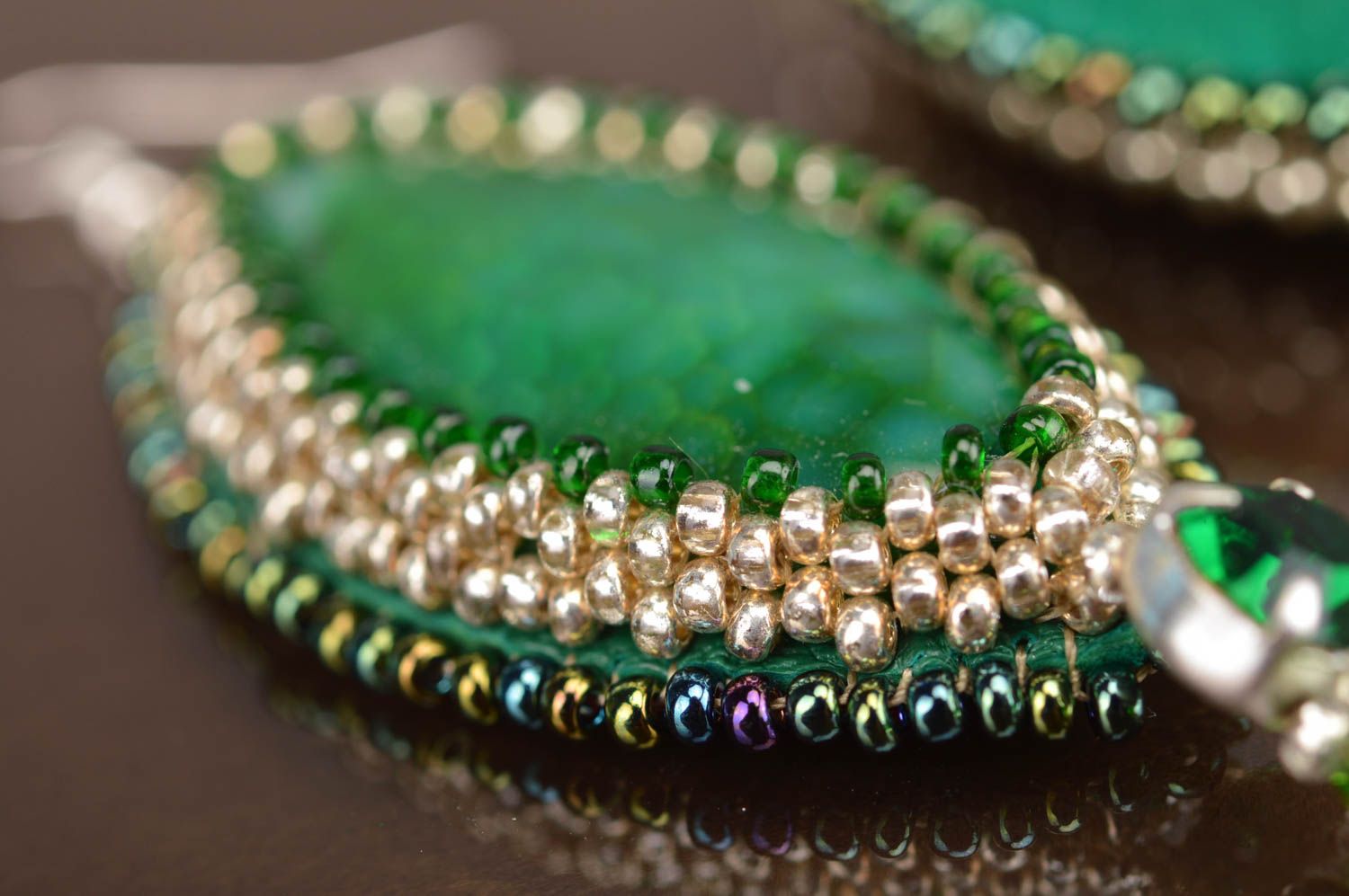 Boucles d'oreilles en perles de rocaille et agate verte faites main originales photo 3