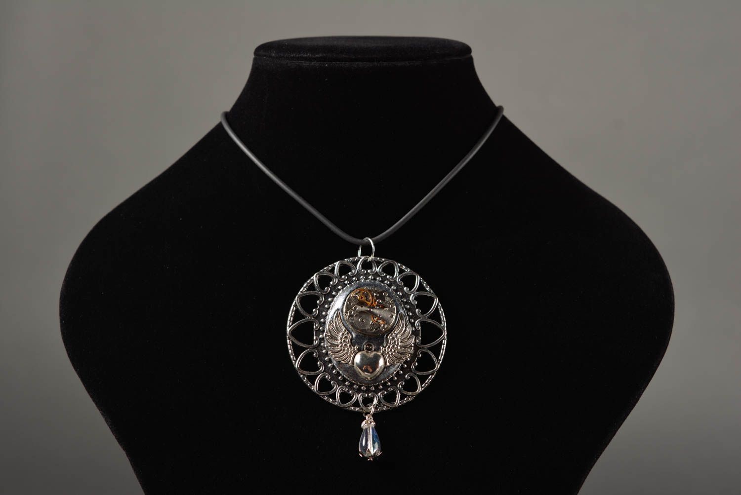 Stylish handmade metal neck pendant cool jewelry designs fashion trends photo 2