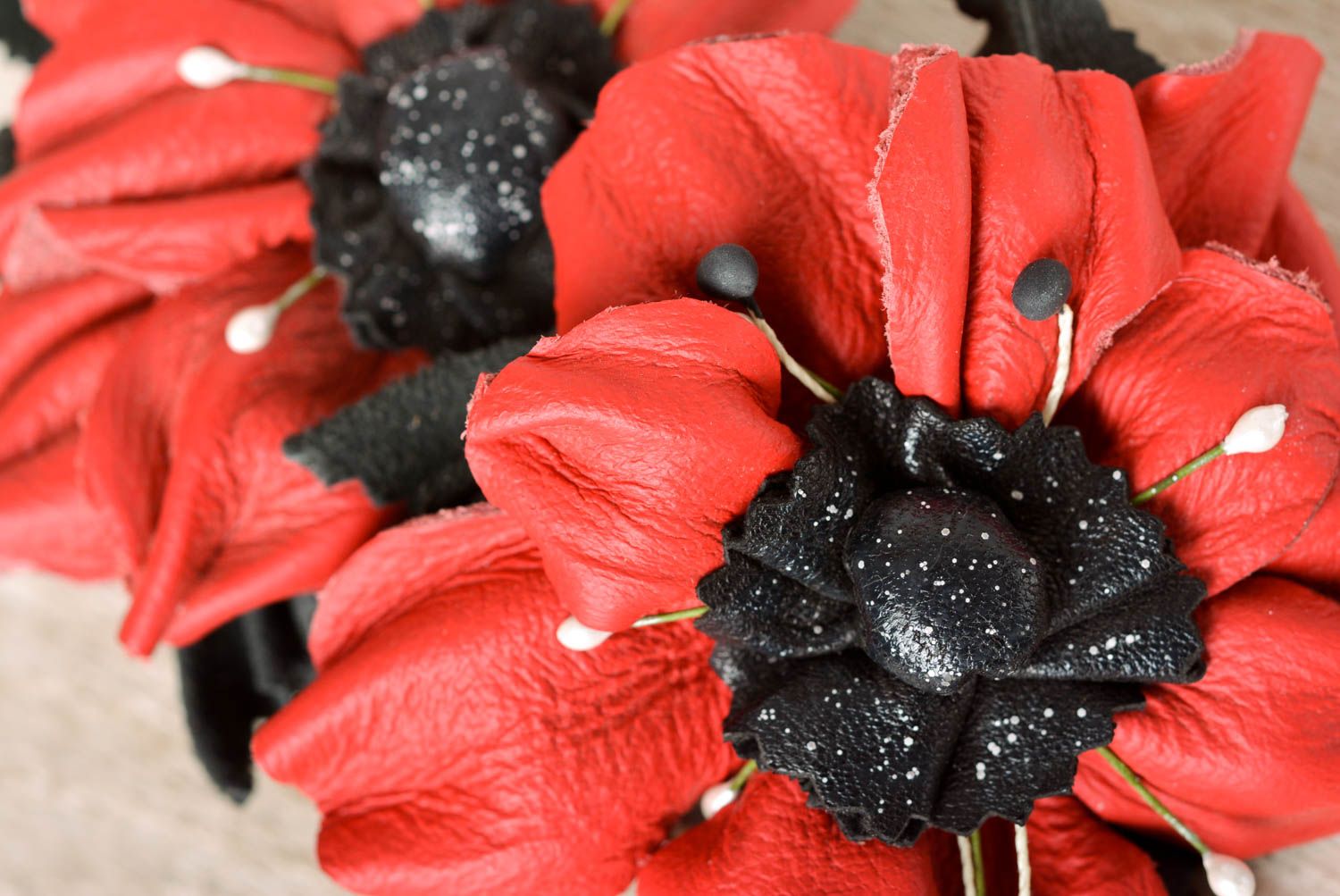Haarspangen Blumen handmade Modeschmuck Broschen Mode Accessoires rot schwarz foto 2