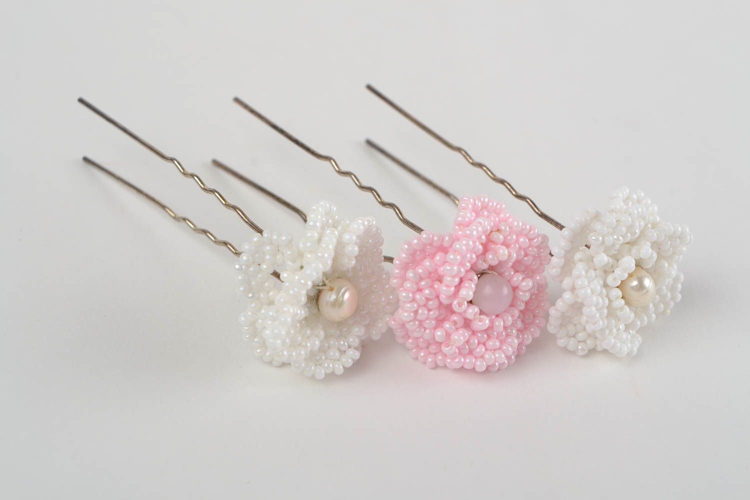 Set of 3 handmade designer beaded flower hairpins of light color photo 4