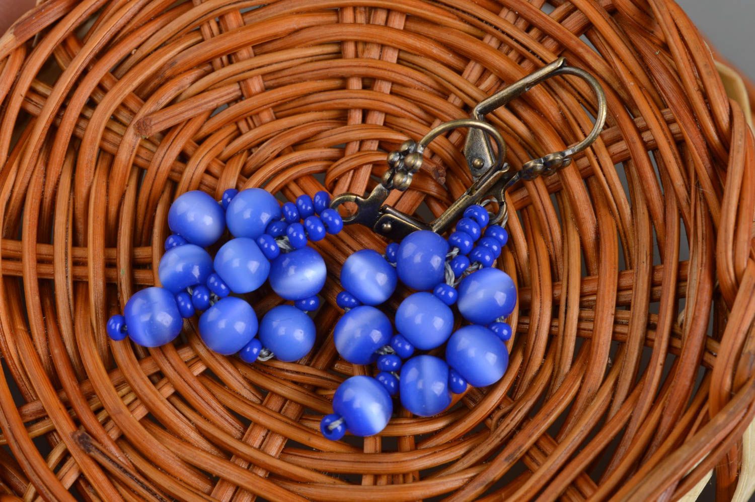 Boucles d'oreilles en pierres et perles de rocaille bleues faites main photo 2