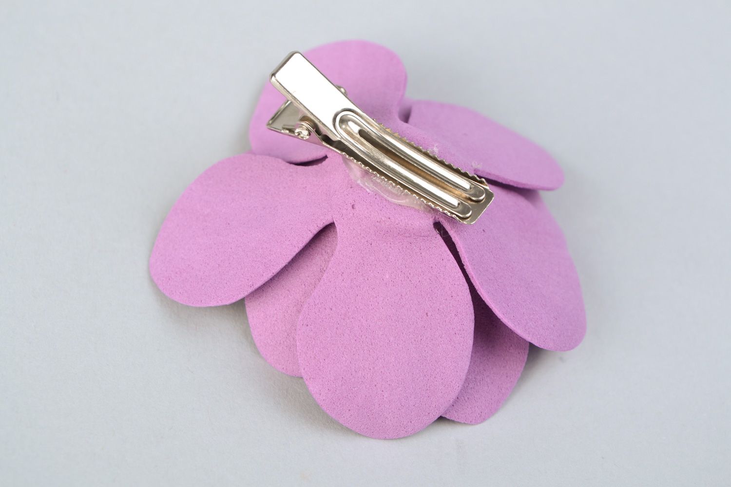 Pinza para el pelo con flor de goma EVA de color lila hecha a mano foto 5