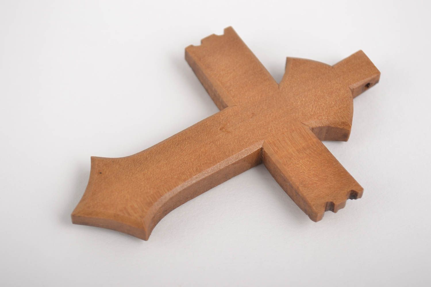 Croix pectorale faite main Pendentif en bois de poirier verni Objet religieux photo 2