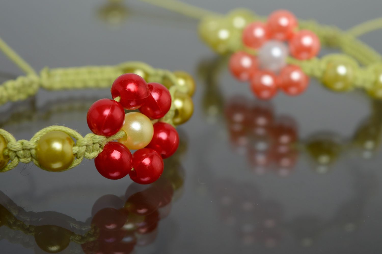 Bracelet fait main de lacet et perles en céramique technique macramé accessoire photo 5